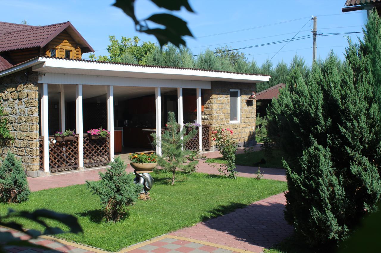 Hotel-Complex Mizh Triokh Ozer Svityaz' Exterior photo