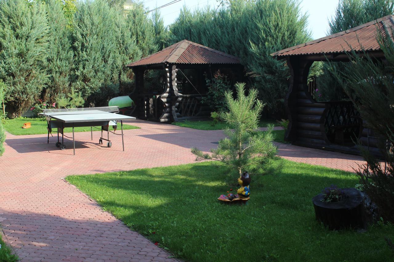 Hotel-Complex Mizh Triokh Ozer Svityaz' Exterior photo